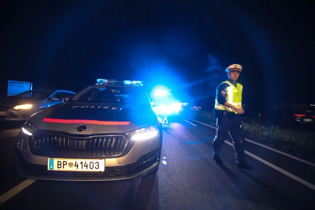 Am Samstagmorgen kam es zu einem Frontalzusammenstoß zweier Pkw, bei dem drei Personen verletzt wurden. (Symbolbild) | Foto: laumat.at