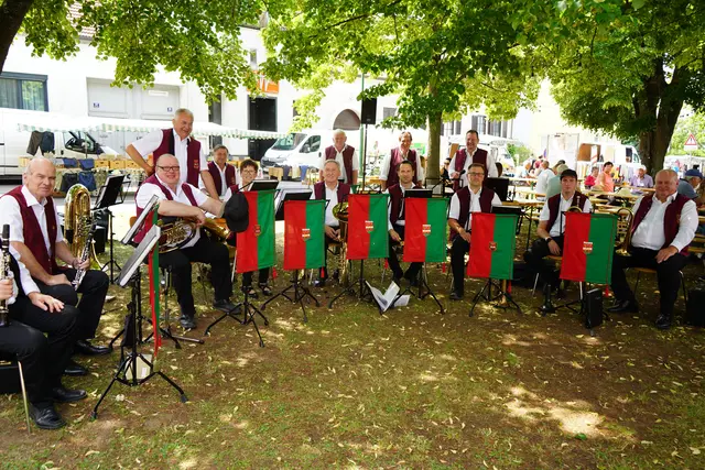 Die Weidener Dorfmusikanten spielten auf | Foto: Andrea Glatzer