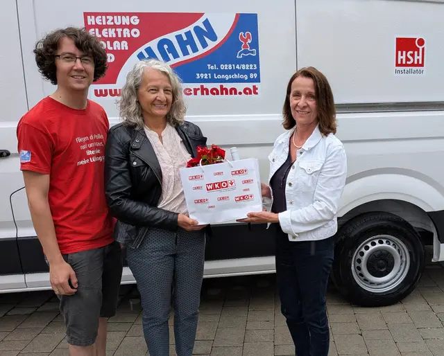 Dominik Hahn, Renate Hahn und Bezirksstellenobfrau Anne Blauensteiner (v.l.) | Foto: Josef Hahn