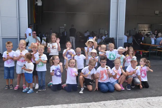 Für ihren Auftritt gab es ein Eis für jedes Kind. | Foto: Michael Strini