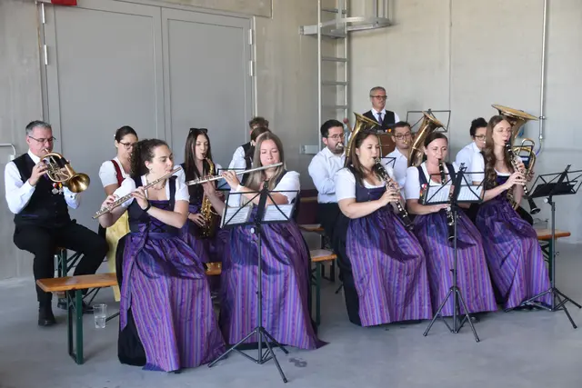Eine Abordnung vom Musikverein Kemeten begleitete den Festakt. | Foto: Michael Strini