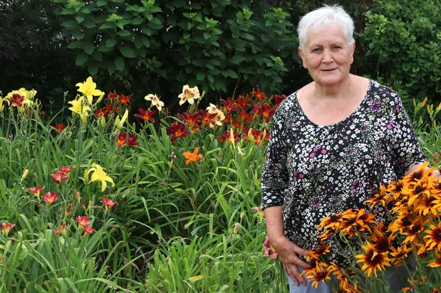 Sie kennt alle 850 Arten in ihrem Garten beim Namen - Christine Siegl | Foto: Gerhard Langmann