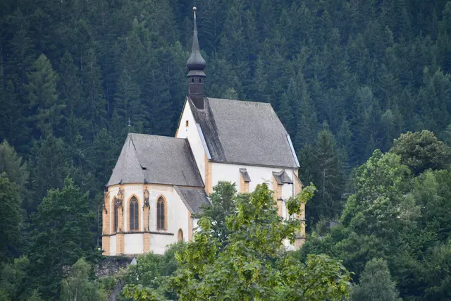 Die Leonhardikirche in Murau ist für Besucher mit Führungen und Konzertveranstaltungen bi Ende August zu festgelegten Zeiten offen. | Foto: Anita Galler