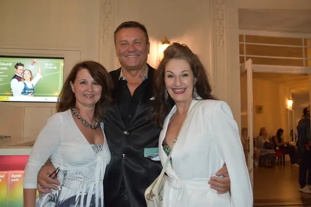 Martina Malzer, Michael Lakner mit Patricia Nessy. | Foto: Preineder