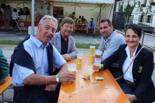 Alt-Bgm Konrad Giner im Bild mit Florian Giner, Werner und Maria Egger