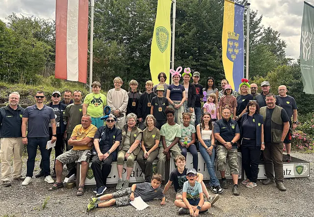 Das motivierte Instruktoren-Team - Helmut Marschitz, Henrik Homonnai, Rudi Hutterer, Erich Embacher, Karl Wimmer, Heinz Sorger, Alex Hutterer, Lisi Nekam, Petra Wimmer, Linda und Thomas Exler, Sophia Sterner, Hannah und Matthias Kohzina, Lui und Jochen Glanznig, Vroni Kohzina, Herbert Ullmann, Andi Ettl, Peter Milosits, Christine und OSM Josef Kohzina und
einige begeisterte teilnehmende Kinder – Jonathan, Stefan, Phillip, Vincent, Alex, Linus, Paul, Joleen, Noel, Magdalena, Nico, Malia und Samuel. | Foto: Schützenverein-Mistelbach