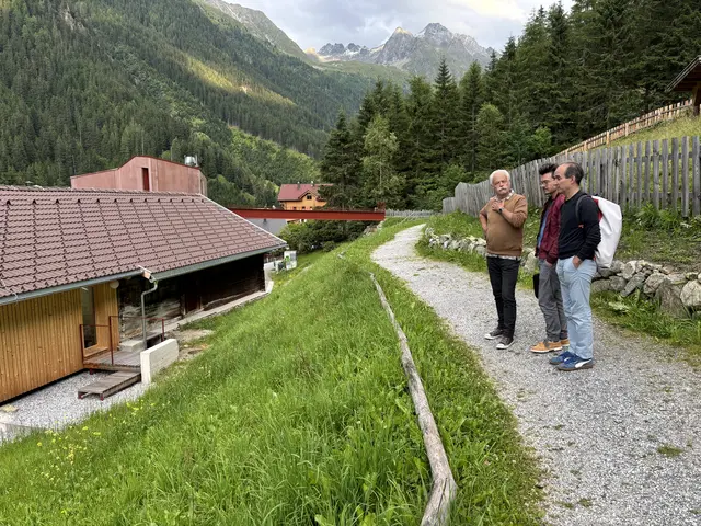 Am Hang hinter dem neu sanierten Schrofenhof könnte demnächst wieder ein Kartoffelacker entstehen, so die Idee.
