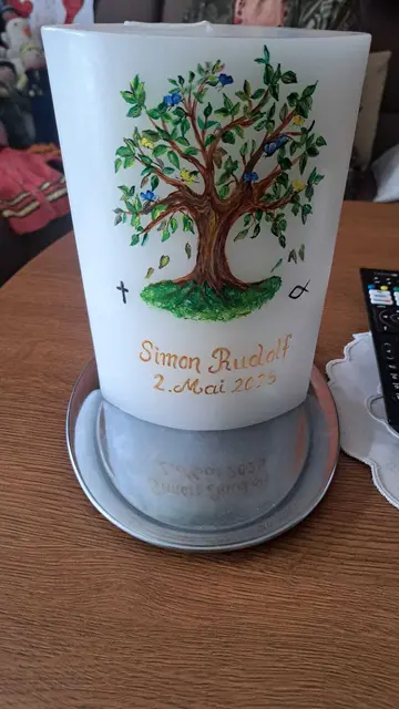 Pölzl gestaltet auch wunderschöne Taufkerzen. | Foto: Aigner