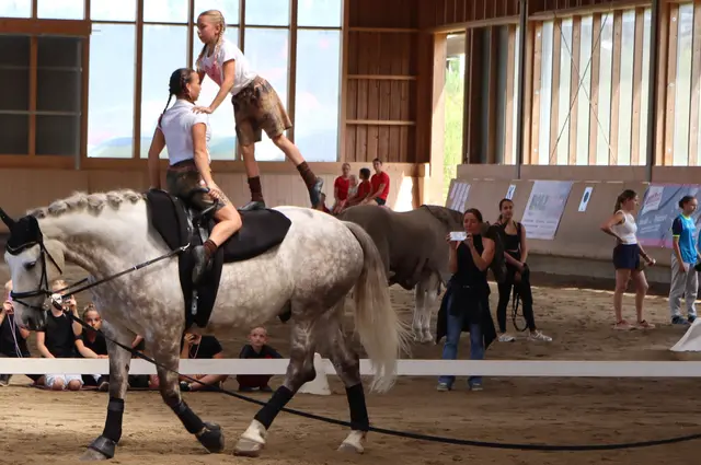 Zwei Sportlerinnen in Aktion beim Pas de Deux | Foto: Gerhard Langmann