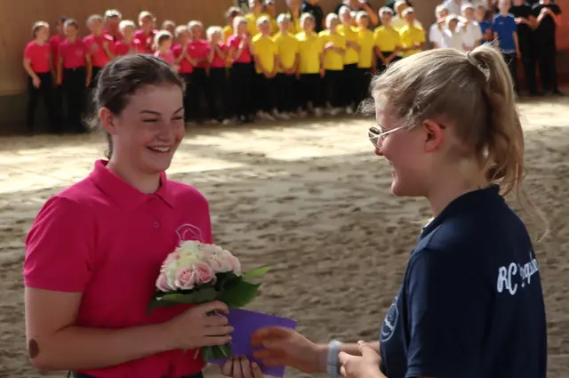 Für die BGetreuerteams gab es ein Präsent | Foto: Gerhard Langmann