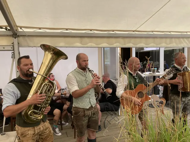 Ab 13 Uhr übernahmen die „List Buam“ aus Laa das musikalische Kommando.