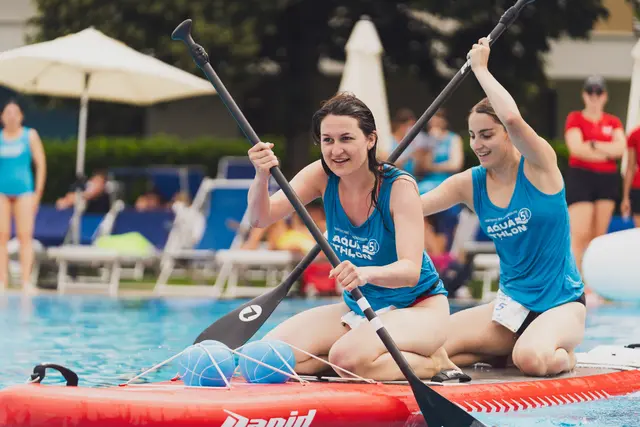 Zweier-Teams beim lustigen Wasser-Parcours | Foto: Arvideo / Arvid Auner