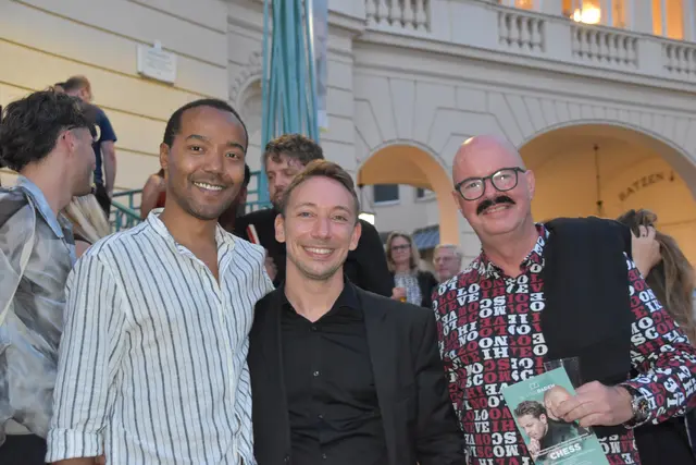 Choreograf Till Nau (mitte) | Foto: Preineder