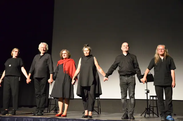 Grandioses Projekt der Arlberger Kulturtage: "Kein schöner Land" als fulminante Multimedia-Theaterlesung. | Foto: Sabine Schletterer