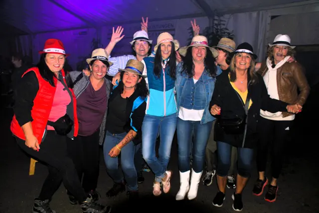  Die Stimmung bei der Blaulichtparty hätte nicht besser  sein können