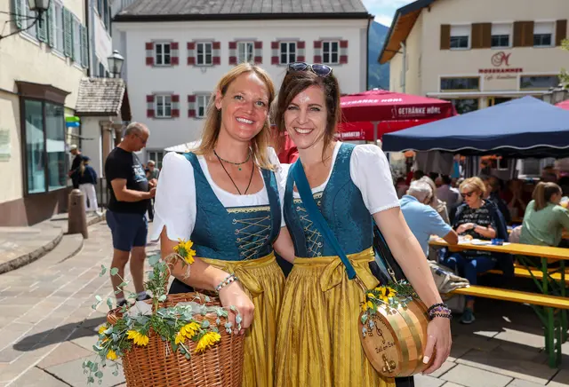 Die Markentenderinnen der Bürgermusik Zell am See Conny und Stefanie.