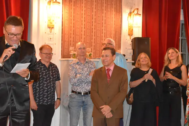 Beppo Binder (brauner Anzug) | Foto: Preineder