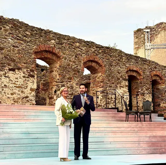 Intendant Clemens Unterreiner und Landeshauptfrau Johanna Mikl-Leitner, die gemeinsam die Opernsaison in Gars feierlich eröffneten. | Foto: Manuela Danzinger