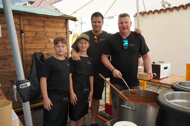 Frühschoppen am Sonntag mit Original-Gulasch von Peter's Gastronomie | Foto: Andrea Glatzer