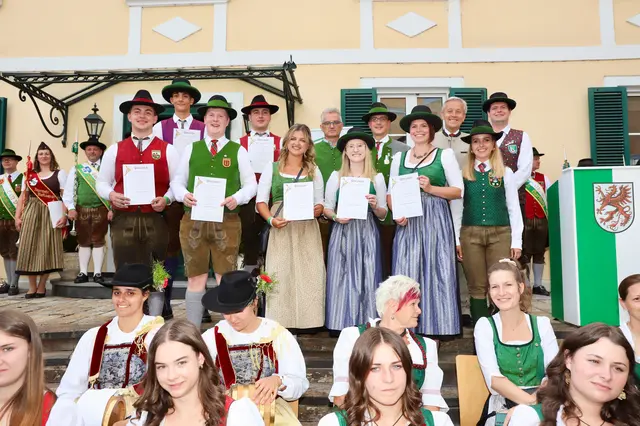 Sieben Jungmusiker aus dem Musikbezirk Hartberg wurden mit dem Leistungsabzeichen in Gold ausgezeichnet. | Foto: Alfred Mayer