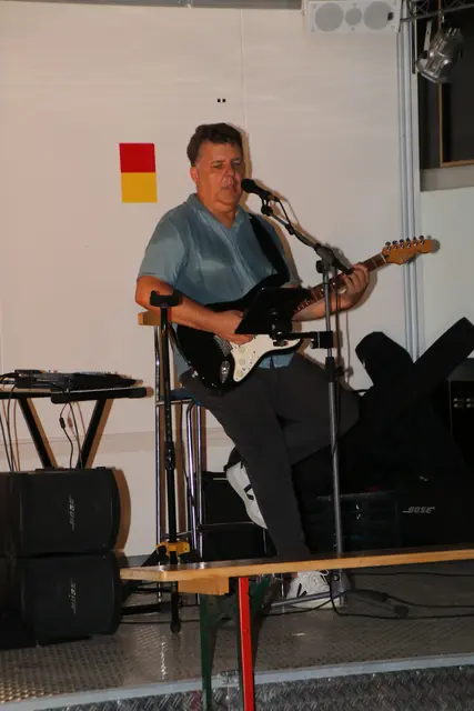 Live-Musik von Walter Kain.