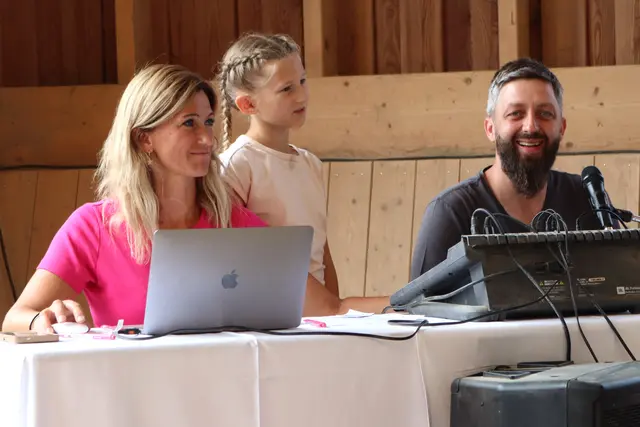 Das Moderatorenteam Daniela Viszaleg und Robert Orthaber | Foto: Gerhard Langmann