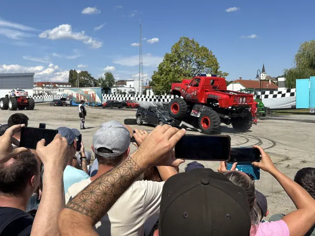 Familienevent mit Adrenalinkick: Groß und Klein jubeln den Monstertrucks begeistert zu. | Foto: Alexandra Goll