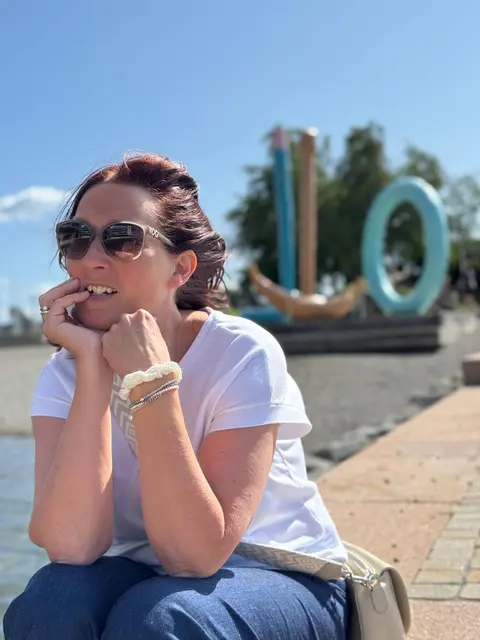 Agnes Reiter zieht es ans Wasser. "Aber zu heiß darf es nicht mehr sein", sagt sie die Raaber Bürgermeisterin mit einem Augenzwinkern. | Foto: Reiter