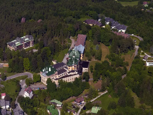 Das Südbahnhotel von oben gesehen. | Foto: Santrucek