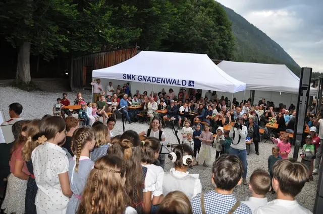 Zahlreiche Besucherinnen und Besucher genossen das Konzert am Buchenplatz. | Foto: Doris Katter-Fröhlich