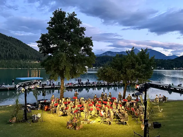 Der Klopeiner See bildete die stimmungsvolle Kulisse für das vielfältige Konzert der Militärmusik Kärnten unter der Leitung von Militärkapellmeister Oberst Dietmar Pranter. | Foto: KSL/Suedkaernten