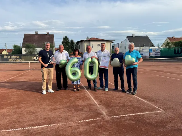 Sektionsleiter Horst Baumberger, ÖTV-Vizepräsident Günther Austerhuber, Landtagsabgeordnete Renate Heitz, Landtagsabgeordneter Wolfgang Stanek, Obmann Bürgermeister Markus Hofko, Ehrenobmann Hannes te Best, Sportunion-Bezirksobmann Jürgen Nowy.
 | Foto: Sportunion Pasching