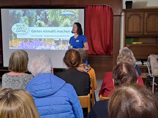 Lena Karasek referierte über zentrale Aspekte wie klimafreundliches Gärtnern.  | Foto: Ingrid Leithner