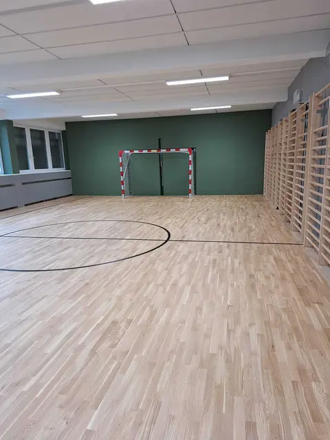 Hell und freundlich präsentiert sich der Gymnasitikraum seit der Modernisierung. | Foto: Gem. Ehrwald