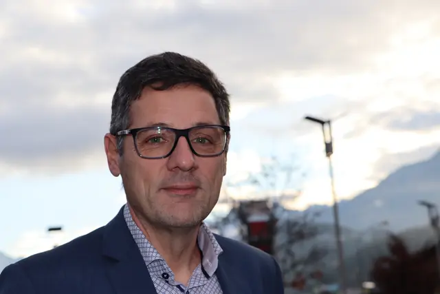 Bauernbunddirektor Peter Raggl sieht den aktuellen Entwurf zum Energiewirtschaftsgesetz kritisch: „Die Einführung pauschaler Netzentgelte für PV-Einspeiser steht im extremen Widerspruch zu allem, was wir in Tirol in den letzten Jahren gemeinsam aufgebaut haben." | Foto: Seelos