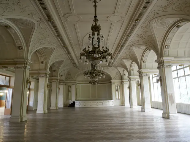 Blick in das zu sanierende Südbahnhotel. | Foto: Santrucek