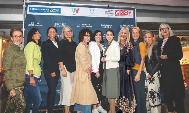 Marietta Aschauer-Kraft, Astrid Pöcherstorfer-Wolf, Elke Drum, Dagmar Lehner, Monika Herrnbauer-Thaler, Sybille Prähofer, Lisa Sigl, Barbara Priewasser-Höller, Claudia Schallauer, Nicole Maria Mack, Sabine Starmayr bei der Sommerlounge von FidW.  | Foto: Sabine Starmayr