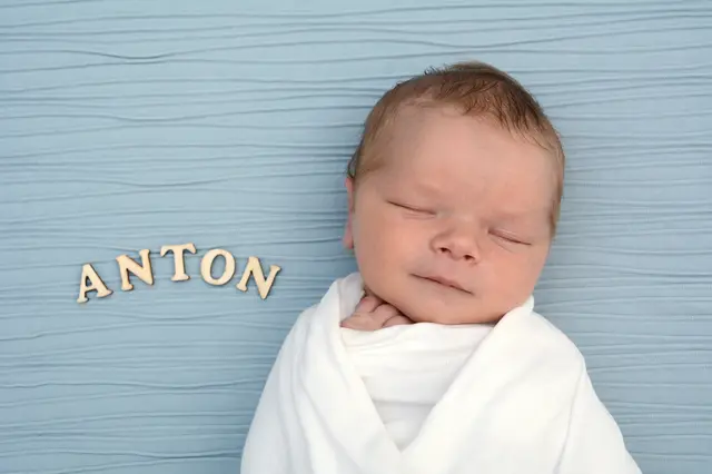 Name: Anton
Geburtstag: 30.06.2025
Gewicht: 3.515 g
Größe: 51 cm
Eltern: Cornelia Schabereiter und Robert Dengg aus Stanz im Mürztal | Foto: Babysmile