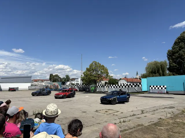 Staub und Spannung: Das Messegelände Hollabrunn bebte unter donnernden Motoren. | Foto: Alexandra Goll