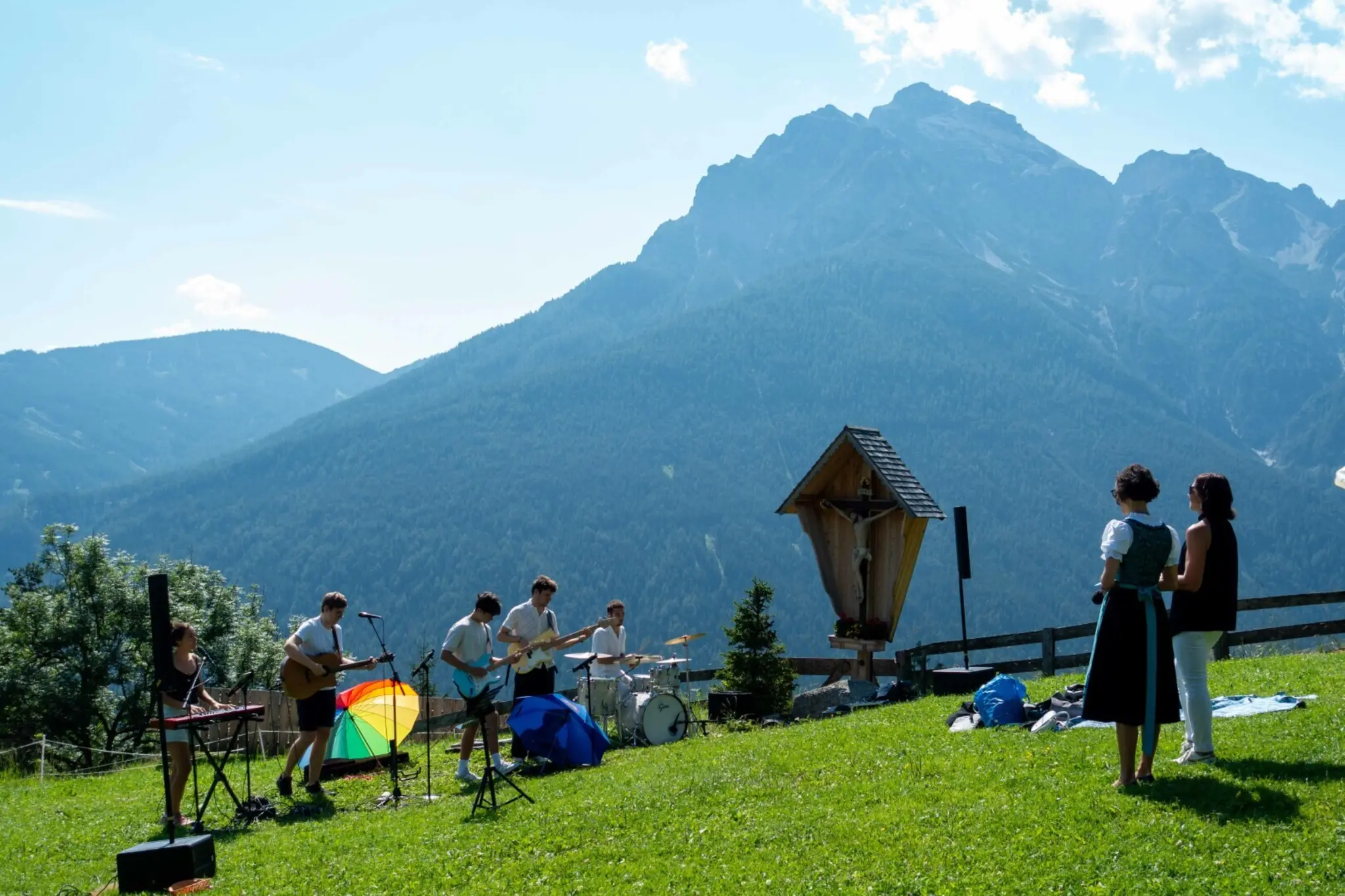 Berggottesdienst auf der Fronebenalm: Viele Wege zu Gott - einer führt ...