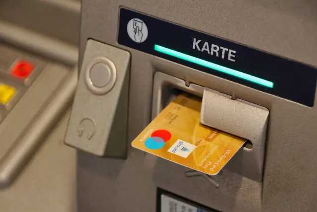 Wer im Burgenland Bargeld beheben will, muss im Schnitt 1,5 Kilometer bis zum nächsten Bankomaten zurücklegen. (Symbolbild)  | Foto: Pixabay