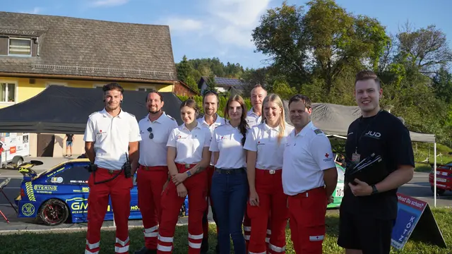 Das Team des Roten Kreuzes Voitsberg-Köflach mit Rennarzt Dr. Gregor Gradwohl sorgt für die Sicherheit. | Foto: M. Hausegger/judmotorsport