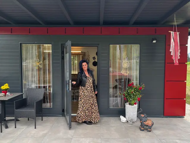 Kleiner, feiner Friseursalon: Karin Theuermann ist im dritten Jahr an dem Standort beim Bauernimbiss in Völkermarkt. | Foto: MeinBezirk