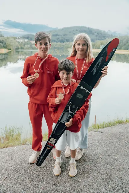 Die Medailliengewinner: Paul und Maximilian Sassmann mit Magdalena Pfaller. | Foto: Wasserskiclub Tulln/Hebenstreit
