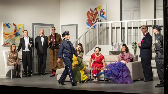 Regisseur Alfred Haidacher inszenierte mit dem Theater Frohnleiten einen Broadway-Hit, der mit scharfem Wortwitz und rasantem Geschehen für Begeisterung sorgte. | Foto: René Vidalli