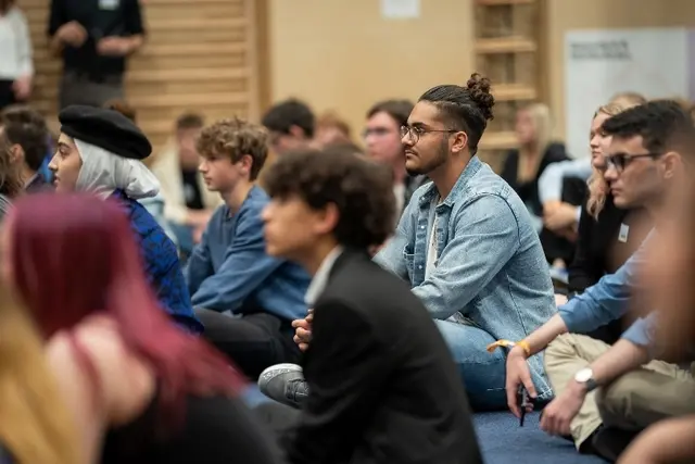 Das Jugendparlament in Simmering soll ab Herbst 2025 in vier Phasen erfolgen, die Vorbereitungen laufen bereits. (Symbolfoto) | Foto: David Bohmann / PID