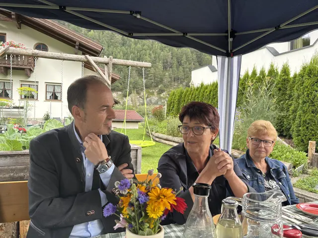 Präsident Josef Hechenberger, Vize Helga Brundschmid und Bezirksbäerin Gertrud Denoth. | Foto: Seelos