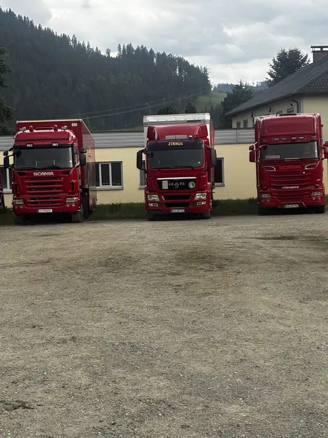 Fuhrpark des Circus Aros