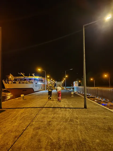 Die Einsatzkräfte versuchten die Person zu reanimieren, was letztlich leider scheiterte. | Foto: FF Edramsberg