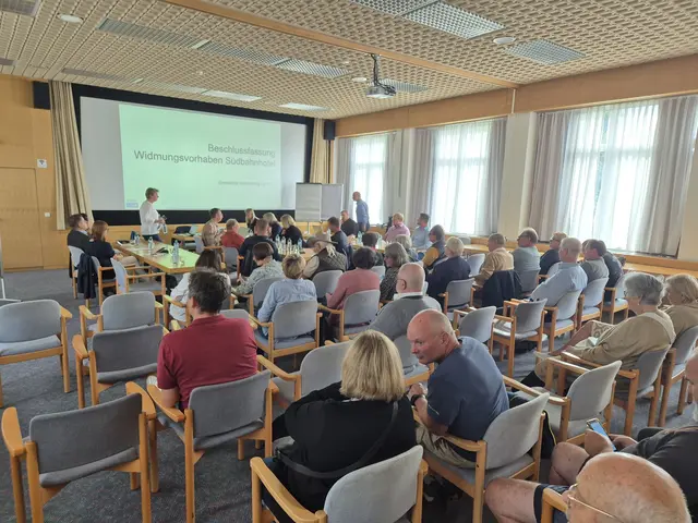 Reges Interesse an der Gemeinderatssitzung zum Thema Südbahnhotel. | Foto: SBH